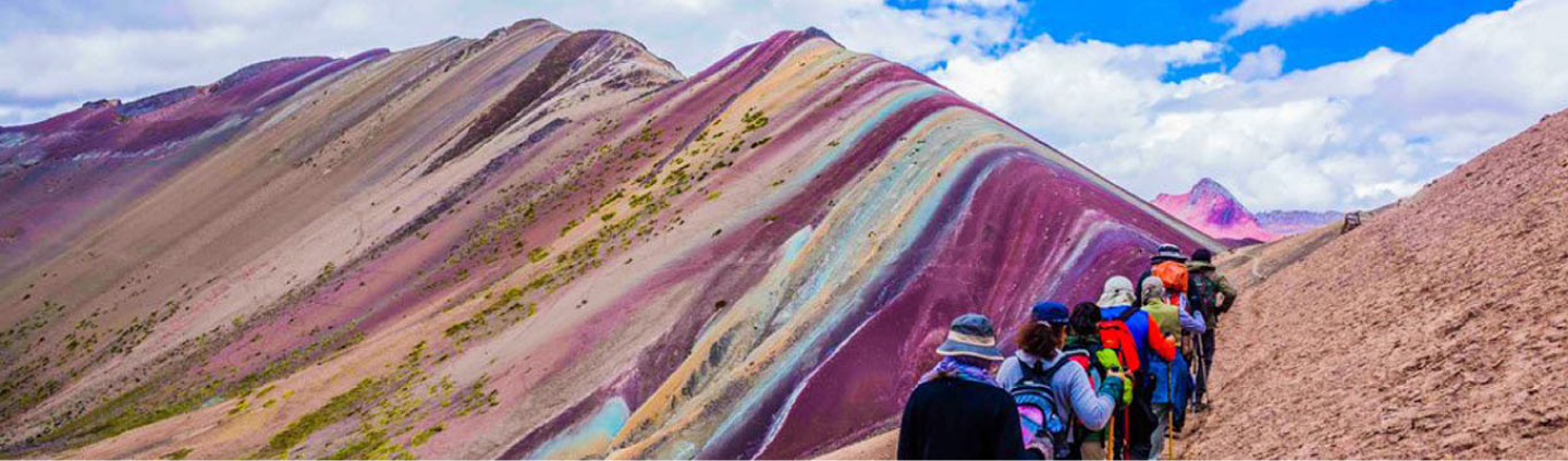 People walking up to rainbow mountain peru